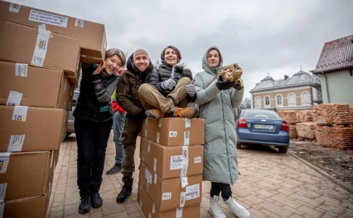 Livraison des kits de secours en Ukraine, association Motohelp.